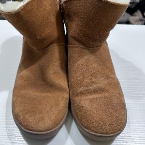Kookaburra by UGG Cozy Tan Suede Boots
